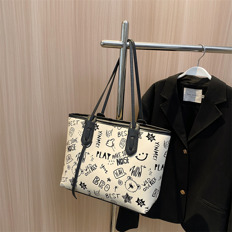 Trendy 2025 Women's Large Capacity Tote Bag - Versatile Commuter Shoulder Bag for Everyday Fashion Trendy 2025 Women's Large Capacity Tote Bag - Versatile Commuter Shoulder Bag for Everyday Fashion