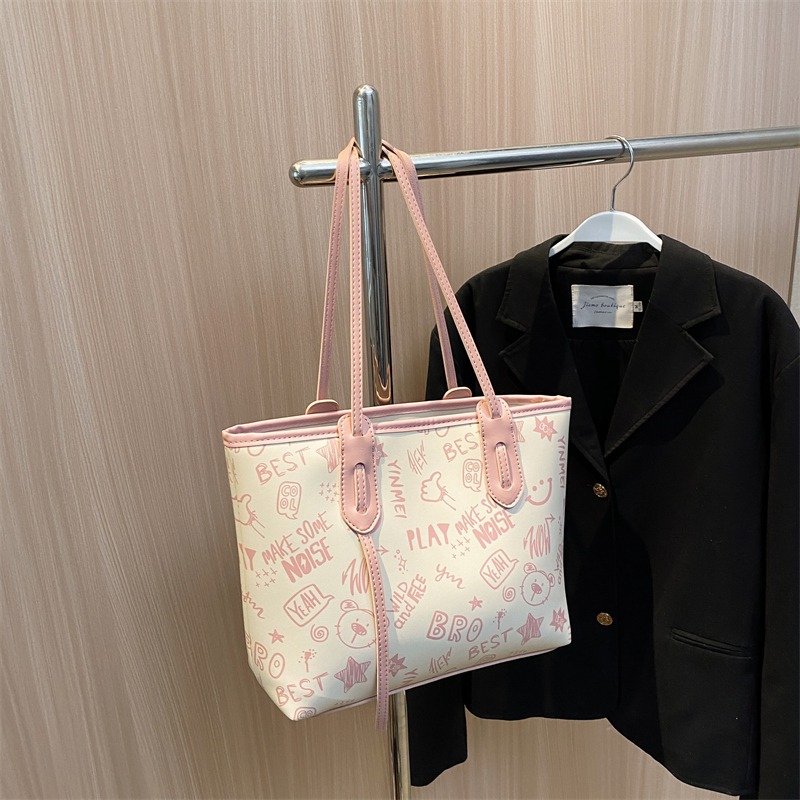 Trendy 2025 Women's Large Capacity Tote Bag - Versatile Commuter Shoulder Bag for Everyday Fashion Trendy 2025 Women's Large Capacity Tote Bag - Versatile Commuter Shoulder Bag for Everyday Fashion