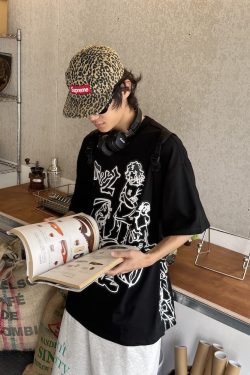 Trendy American High Street Graffiti Printed Short Sleeve T-Shirt for Men and Women, Casual Loose Hip-Hop Style Top