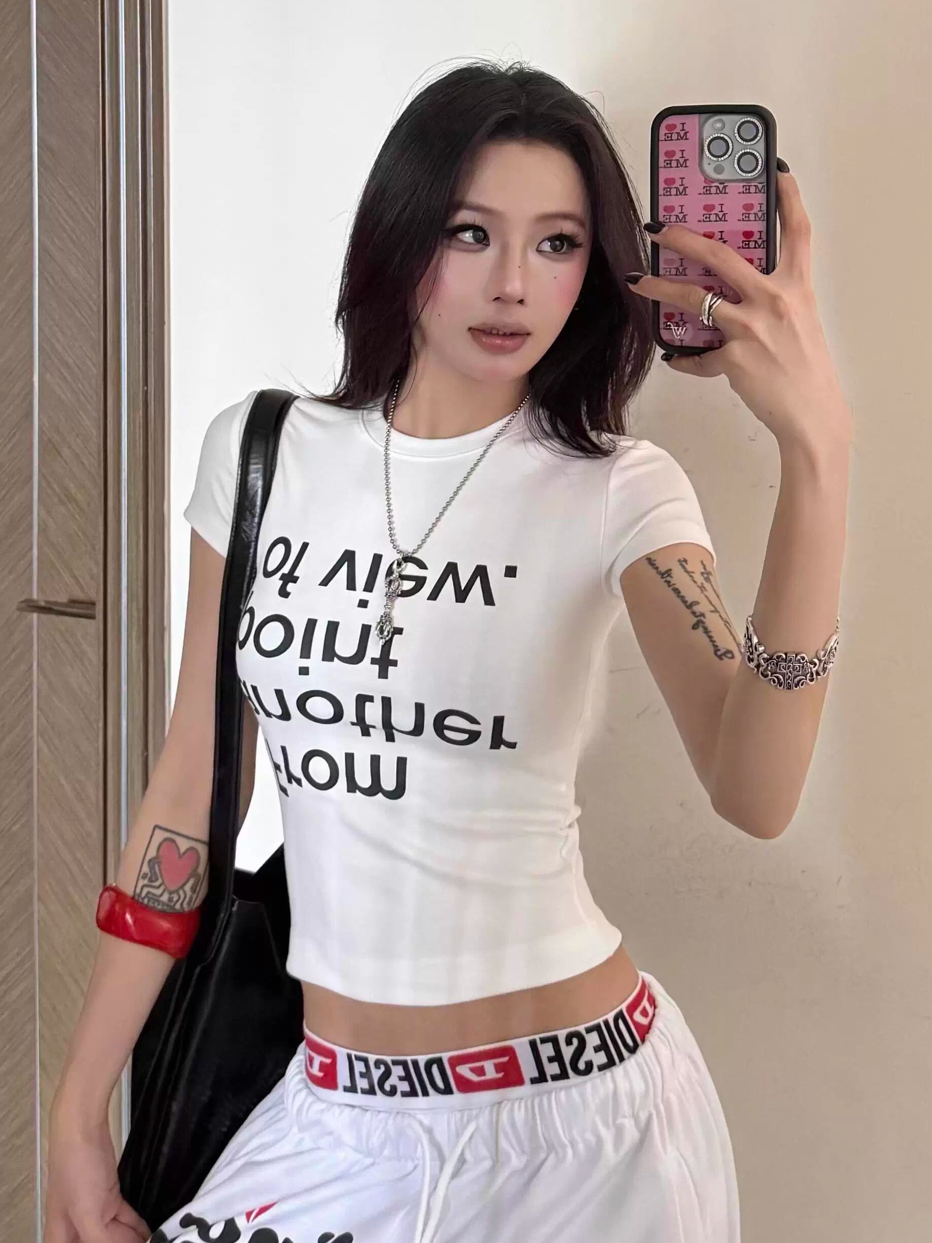 Trendy American Style Letter Print White T-Shirt for Women - Slim Fit Short Sleeve Top for Summer 2025 Fashion Trendy American Style Letter Print White T-Shirt for Women - Slim Fit Short Sleeve Top for Summer 2025 Fashion
