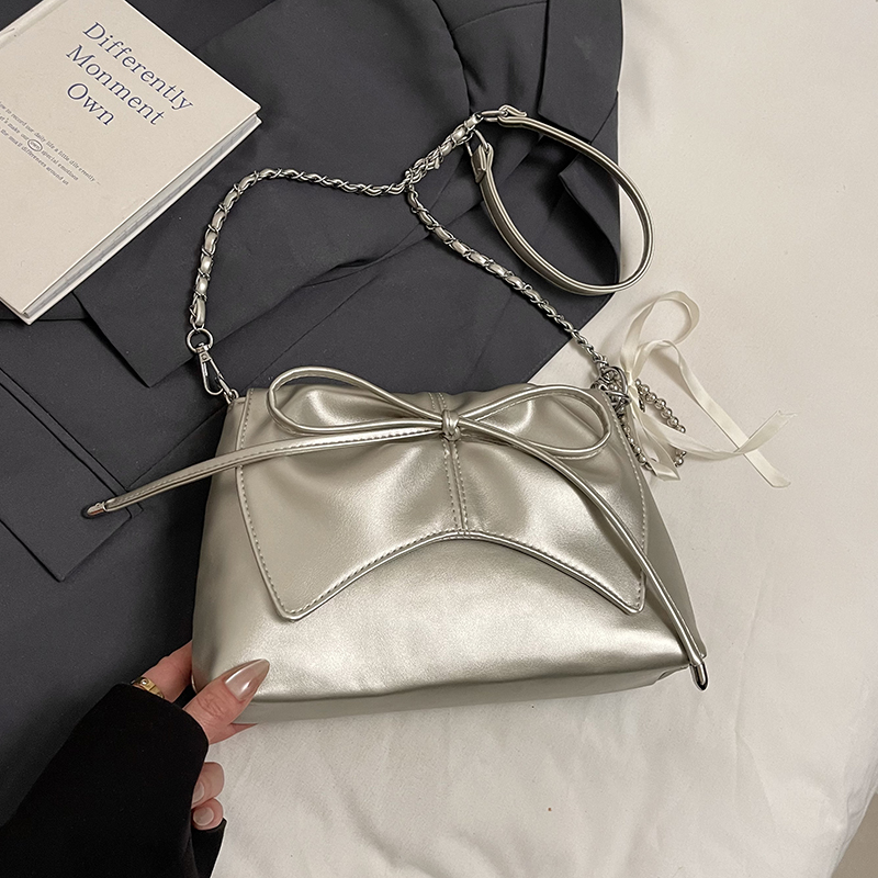 Trendy Ballet-Style Women's Shoulder Bag 2025 - Versatile Crossbody with Silver Chain - Fashionable High-End Feel Trendy Ballet-Style Women's Shoulder Bag 2025 - Versatile Crossbody with Silver Chain - Fashionable High-End Feel