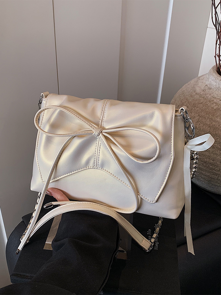 Trendy Ballet-Style Women's Shoulder Bag 2025 - Versatile Crossbody with Silver Chain - Fashionable High-End Feel Trendy Ballet-Style Women's Shoulder Bag 2025 - Versatile Crossbody with Silver Chain - Fashionable High-End Feel