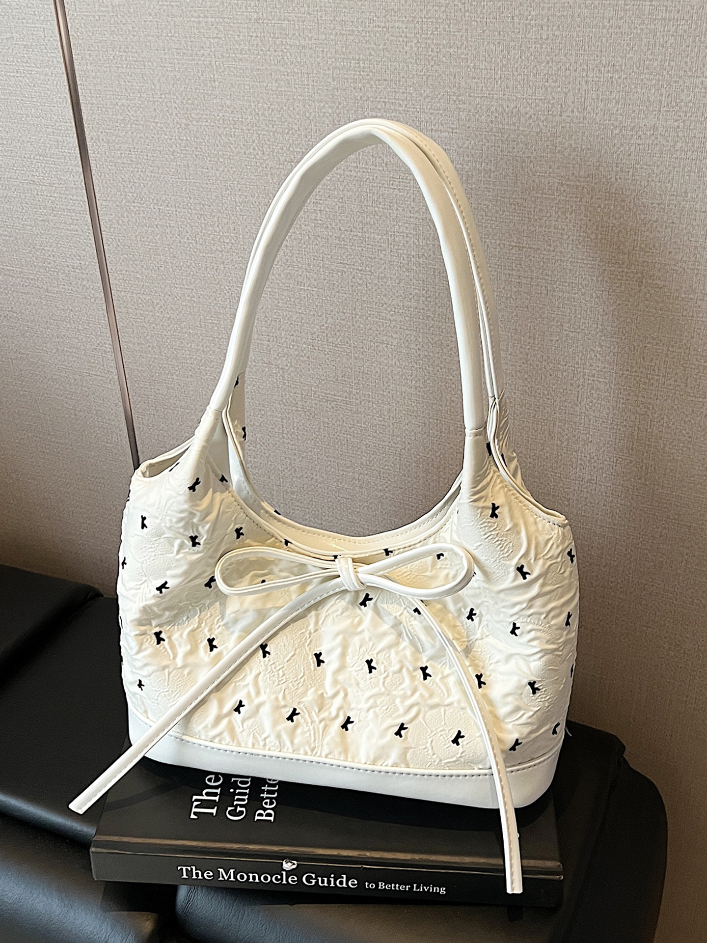 Trendy Bowknot Tote Bucket Bag for Women - High-End Versatile Shoulder Bag Style 2025 Trendy Bowknot Tote Bucket Bag for Women - High-End Versatile Shoulder Bag Style 2025