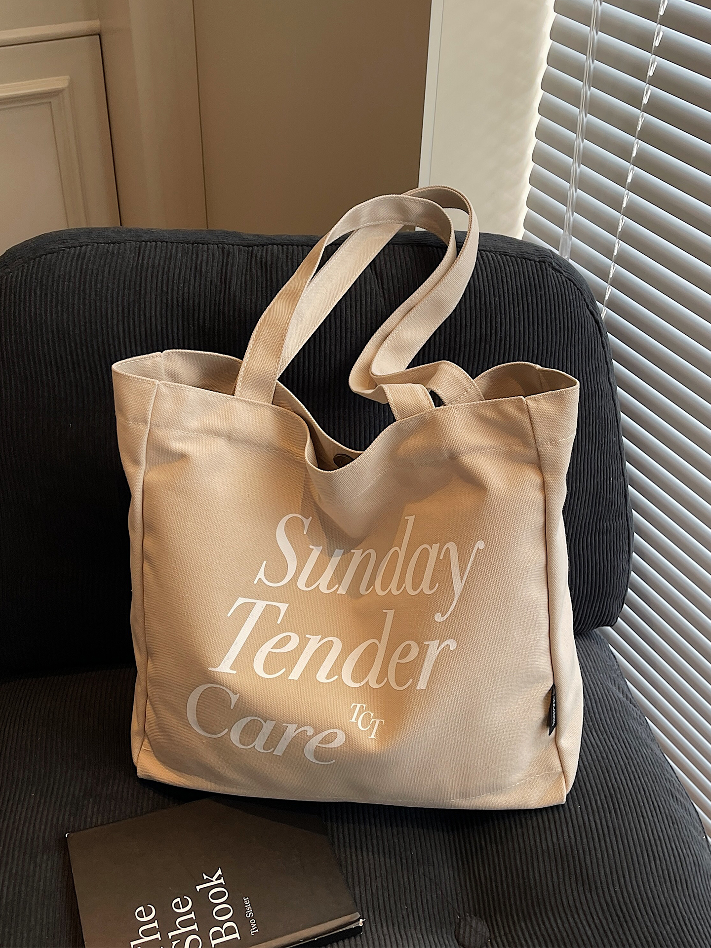 Trendy Canvas Tote Bag for Women, 2025 Casual Single-Shoulder Design, Spacious Student Bag, Everyday Essential Trendy Canvas Tote Bag for Women, 2025 Casual Single-Shoulder Design, Spacious Student Bag, Everyday Essential