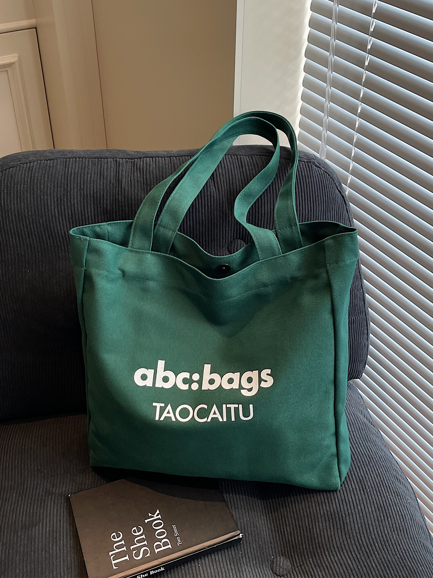 Trendy Canvas Tote Bag for Women, 2025 Casual Single-Shoulder Design, Spacious Student Bag, Everyday Essential Trendy Canvas Tote Bag for Women, 2025 Casual Single-Shoulder Design, Spacious Student Bag, Everyday Essential