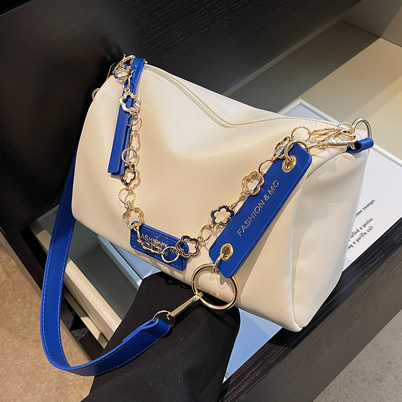 Trendy Chain Crossbody Bag for Women - Versatile Stylish Pillow Bag for Spring/Summer 2025 Fashion Trendy Chain Crossbody Bag for Women - Versatile Stylish Pillow Bag for Spring/Summer 2025 Fashion