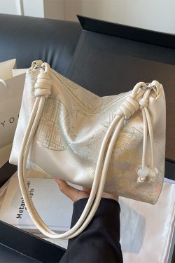 Trendy Chinese-Style Women's Shoulder Tote Bag 2025 – Large Capacity Crossbody Bag for Commuting and Everyday Use