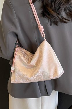 Trendy Chinese-Style Women's Shoulder Tote Bag 2025 – Large Capacity Crossbody Bag for Commuting and Everyday Use