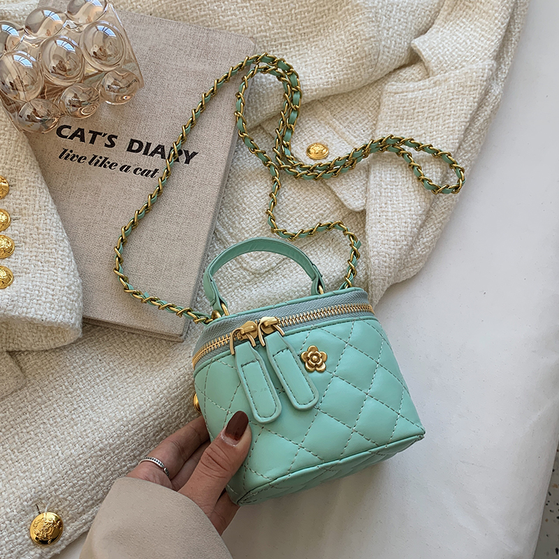 Trendy Diamond-Patterned Handbag for Women - Spring/Summer 2025 Shoulder & Crossbody Chain Bag - Chic Small Fashion Accessory Trendy Diamond-Patterned Handbag for Women - Spring/Summer 2025 Shoulder & Crossbody Chain Bag - Chic Small Fashion Accessory