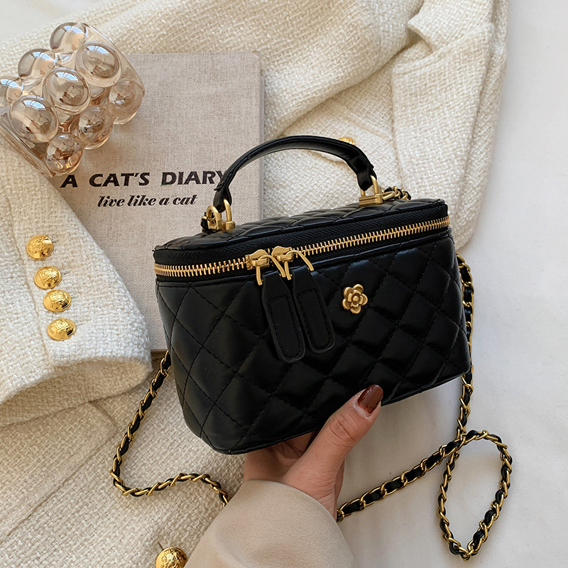 Trendy Diamond-Patterned Handbag for Women - Spring/Summer 2025 Shoulder & Crossbody Chain Bag - Chic Small Fashion Accessory Trendy Diamond-Patterned Handbag for Women - Spring/Summer 2025 Shoulder & Crossbody Chain Bag - Chic Small Fashion Accessory