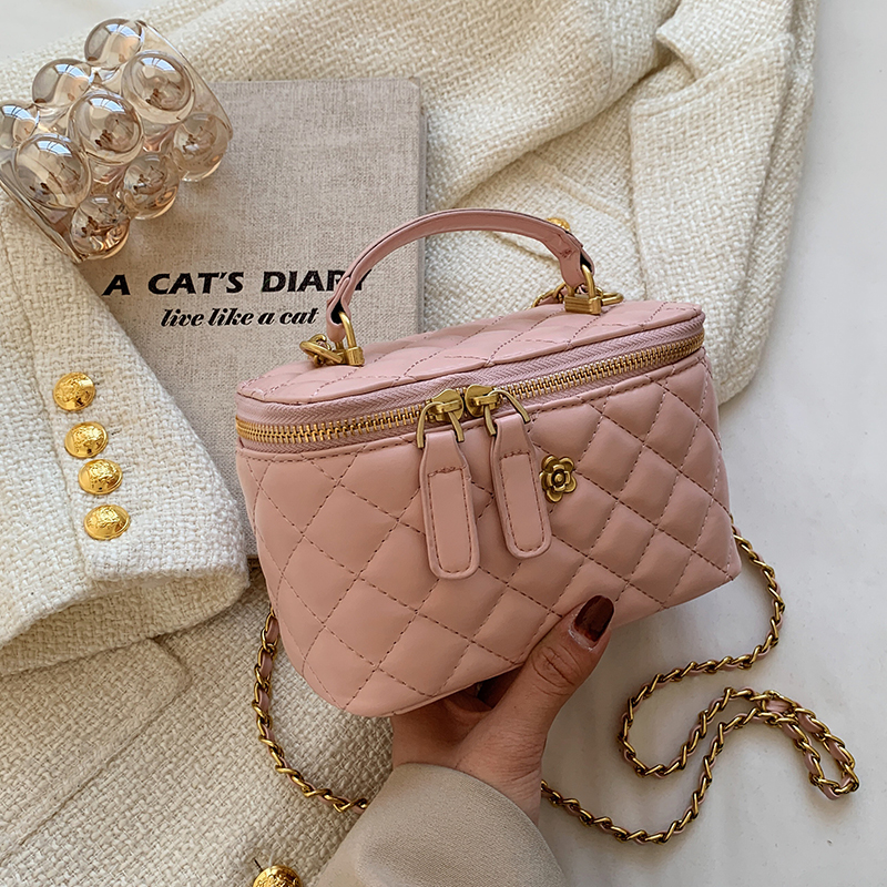 Trendy Diamond-Patterned Handbag for Women - Spring/Summer 2025 Shoulder & Crossbody Chain Bag - Chic Small Fashion Accessory Trendy Diamond-Patterned Handbag for Women - Spring/Summer 2025 Shoulder & Crossbody Chain Bag - Chic Small Fashion Accessory