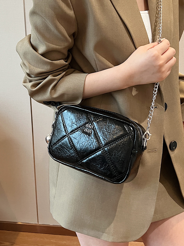 Trendy Diamond Quilted Square Bag for Women, Korean Style INS Fashion, Summer 2025 Shoulder Bag, Small Chanel-Inspired Design Trendy Diamond Quilted Square Bag for Women, Korean Style INS Fashion, Summer 2025 Shoulder Bag, Small Chanel-Inspired Design