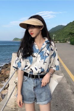 Trendy Hong Kong Style Printed Short Sleeve Shirt for Women - Loose Hawaiian Beach Top, Versatile Casual Wear