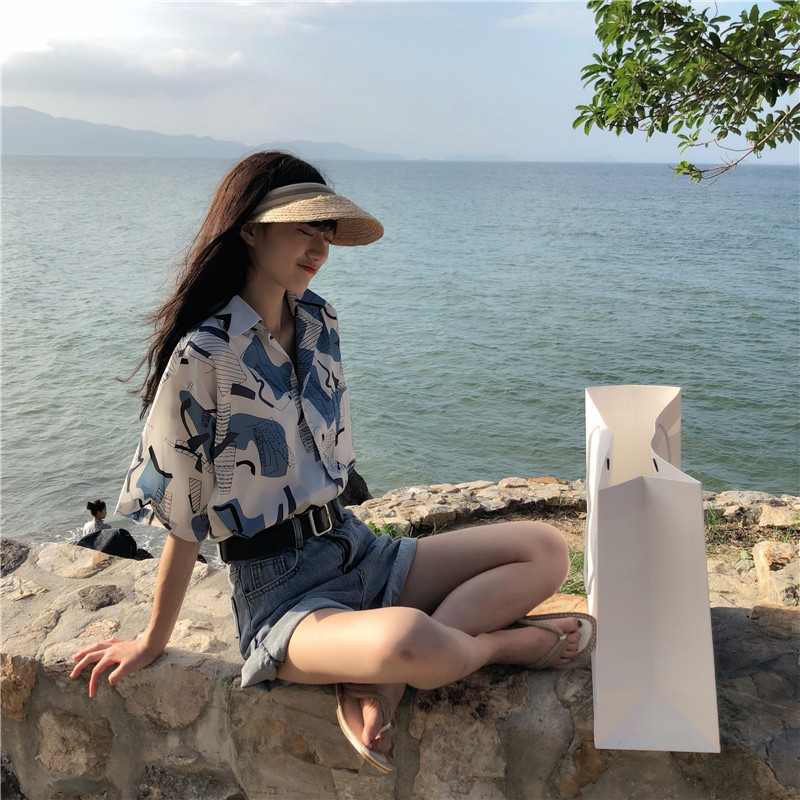 Trendy Hong Kong Style Printed Short Sleeve Shirt for Women - Loose Hawaiian Beach Top, Versatile Casual Wear Trendy Hong Kong Style Printed Short Sleeve Shirt for Women - Loose Hawaiian Beach Top, Versatile Casual Wear