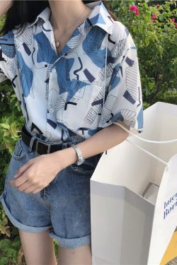 Trendy Hong Kong Style Printed Short Sleeve Shirt for Women - Loose Hawaiian Beach Top, Versatile Casual Wear