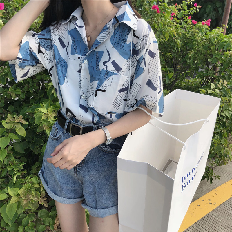 Trendy Hong Kong Style Printed Short Sleeve Shirt for Women - Loose Hawaiian Beach Top, Versatile Casual Wear Trendy Hong Kong Style Printed Short Sleeve Shirt for Women - Loose Hawaiian Beach Top, Versatile Casual Wear