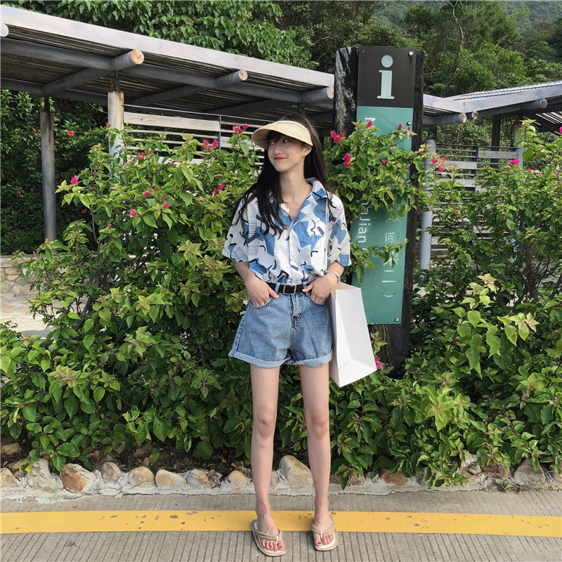Trendy Hong Kong Style Printed Short Sleeve Shirt for Women - Loose Hawaiian Beach Top, Versatile Casual Wear Trendy Hong Kong Style Printed Short Sleeve Shirt for Women - Loose Hawaiian Beach Top, Versatile Casual Wear