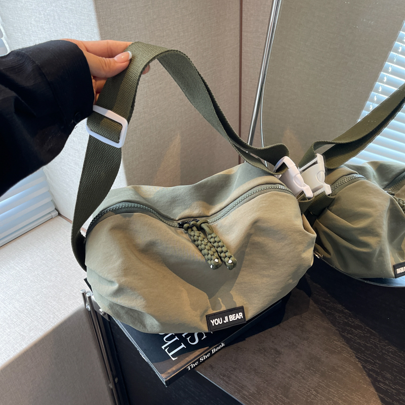 Trendy Japanese-Style Minimalist Oxford Cloth Crossbody Bag for Women, Versatile Wide Shoulder Strap Wrinkled Dumpling Design Trendy Japanese-Style Minimalist Oxford Cloth Crossbody Bag for Women, Versatile Wide Shoulder Strap Wrinkled Dumpling Design