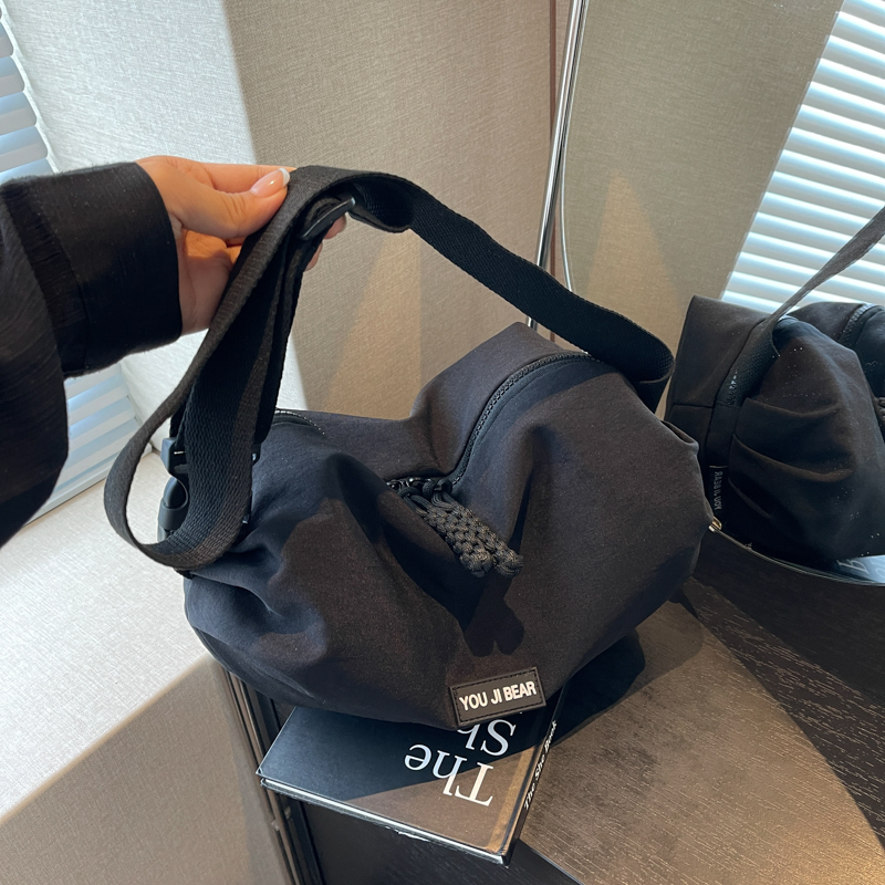 Trendy Japanese-Style Minimalist Oxford Cloth Crossbody Bag for Women, Versatile Wide Shoulder Strap Wrinkled Dumpling Design Trendy Japanese-Style Minimalist Oxford Cloth Crossbody Bag for Women, Versatile Wide Shoulder Strap Wrinkled Dumpling Design