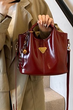 Trendy Korean Oil Wax Leather Small Square Shoulder Bag for Women - Versatile 2025 High-End Fashion Accessory