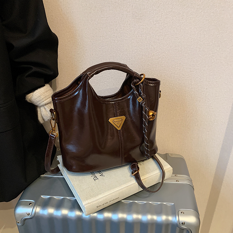 Trendy Korean Oil Wax Leather Small Square Shoulder Bag for Women - Versatile 2025 High-End Fashion Accessory Trendy Korean Oil Wax Leather Small Square Shoulder Bag for Women - Versatile 2025 High-End Fashion Accessory