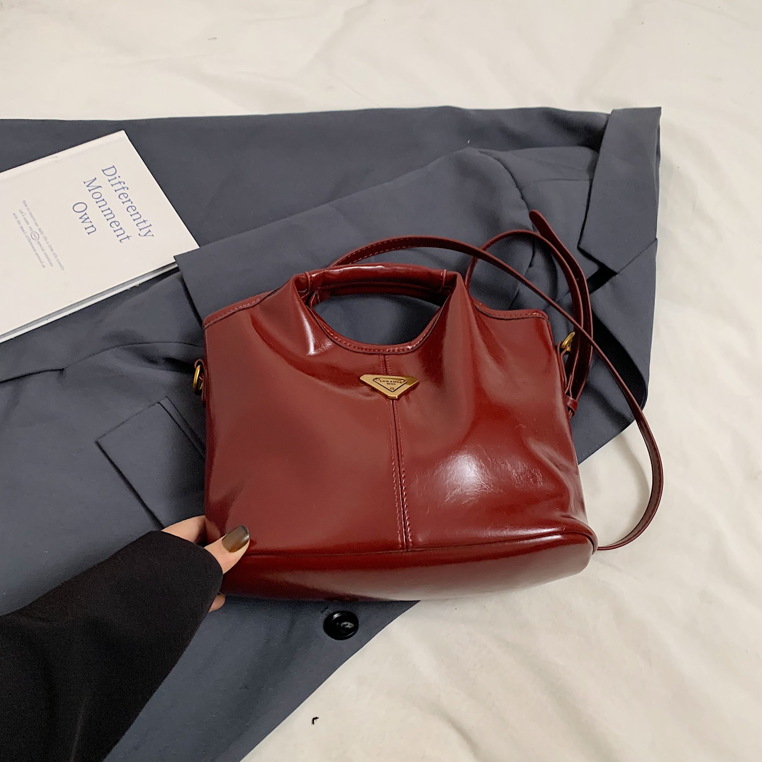 Trendy Korean Oil Wax Leather Small Square Shoulder Bag for Women - Versatile 2025 High-End Fashion Accessory Trendy Korean Oil Wax Leather Small Square Shoulder Bag for Women - Versatile 2025 High-End Fashion Accessory