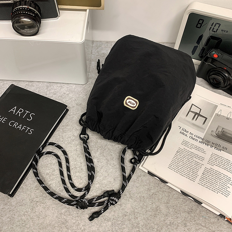 Trendy Korean Style Large Capacity Nylon Crossbody Bucket Bag for Women - Summer 2025 Niche Design Trendy Korean Style Large Capacity Nylon Crossbody Bucket Bag for Women - Summer 2025 Niche Design