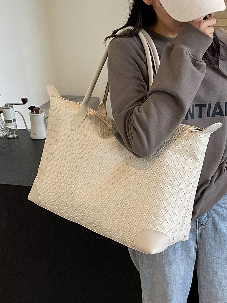 Trendy Korean Style Large Capacity Tote Bag for Women, Versatile Shoulder Bag for Summer 2025, High-End Commuting Essential Trendy Korean Style Large Capacity Tote Bag for Women, Versatile Shoulder Bag for Summer 2025, High-End Commuting Essential