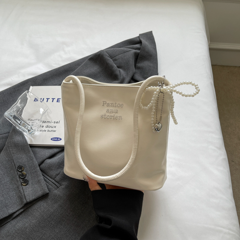 Trendy Korean Style Underarm Bag for Women - Summer 2025 Minimalist Casual Small Square Shoulder Bag Trendy Korean Style Underarm Bag for Women - Summer 2025 Minimalist Casual Small Square Shoulder Bag