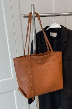 Trendy Large Capacity Single-Shoulder Tote Bag for Women - Versatile Commuting Style for Spring Summer 2025