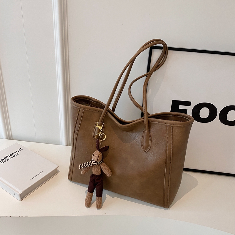 Trendy Large-Capacity Tote Bag for Women - Versatile Shoulder Bag for Autumn/Winter 2025, Fashionable Commuter Style Trendy Large-Capacity Tote Bag for Women - Versatile Shoulder Bag for Autumn/Winter 2025, Fashionable Commuter Style