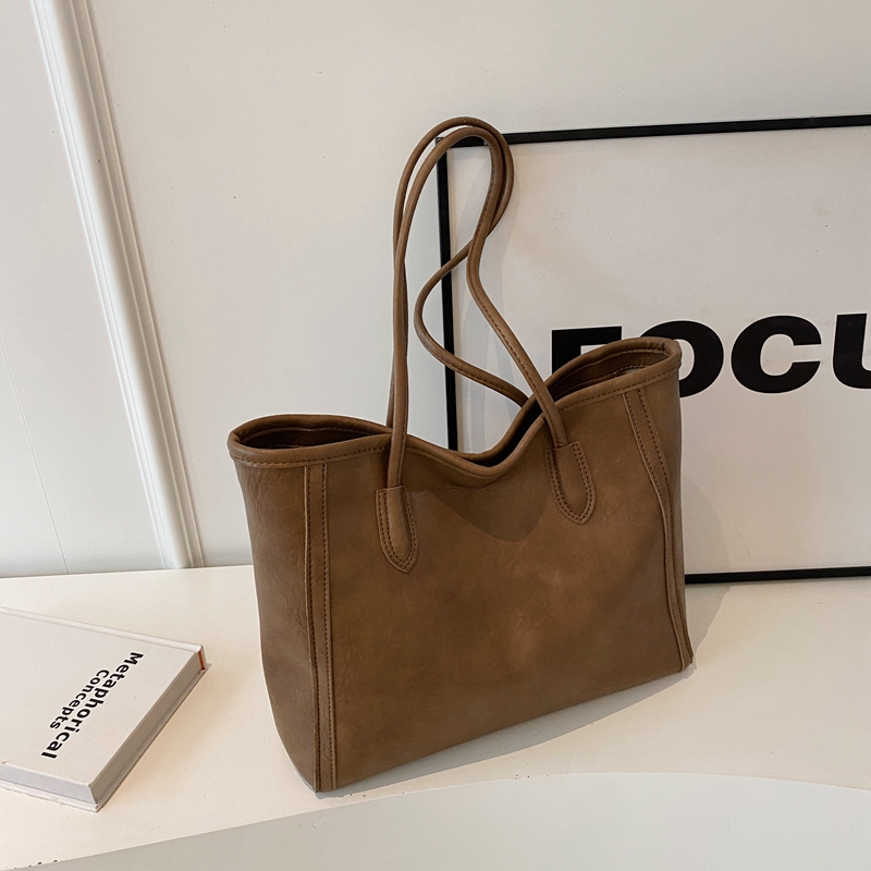 Trendy Large-Capacity Tote Bag for Women - Versatile Shoulder Bag for Autumn/Winter 2025, Fashionable Commuter Style Trendy Large-Capacity Tote Bag for Women - Versatile Shoulder Bag for Autumn/Winter 2025, Fashionable Commuter Style