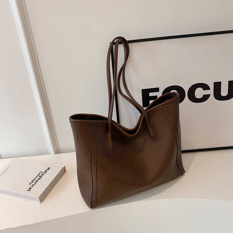 Trendy Large-Capacity Tote Bag for Women - Versatile Shoulder Bag for Autumn/Winter 2025, Fashionable Commuter Style Trendy Large-Capacity Tote Bag for Women - Versatile Shoulder Bag for Autumn/Winter 2025, Fashionable Commuter Style