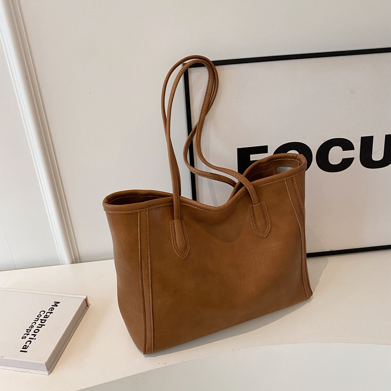 Trendy Large-Capacity Tote Bag for Women - Versatile Shoulder Bag for Autumn/Winter 2025, Fashionable Commuter Style Trendy Large-Capacity Tote Bag for Women - Versatile Shoulder Bag for Autumn/Winter 2025, Fashionable Commuter Style