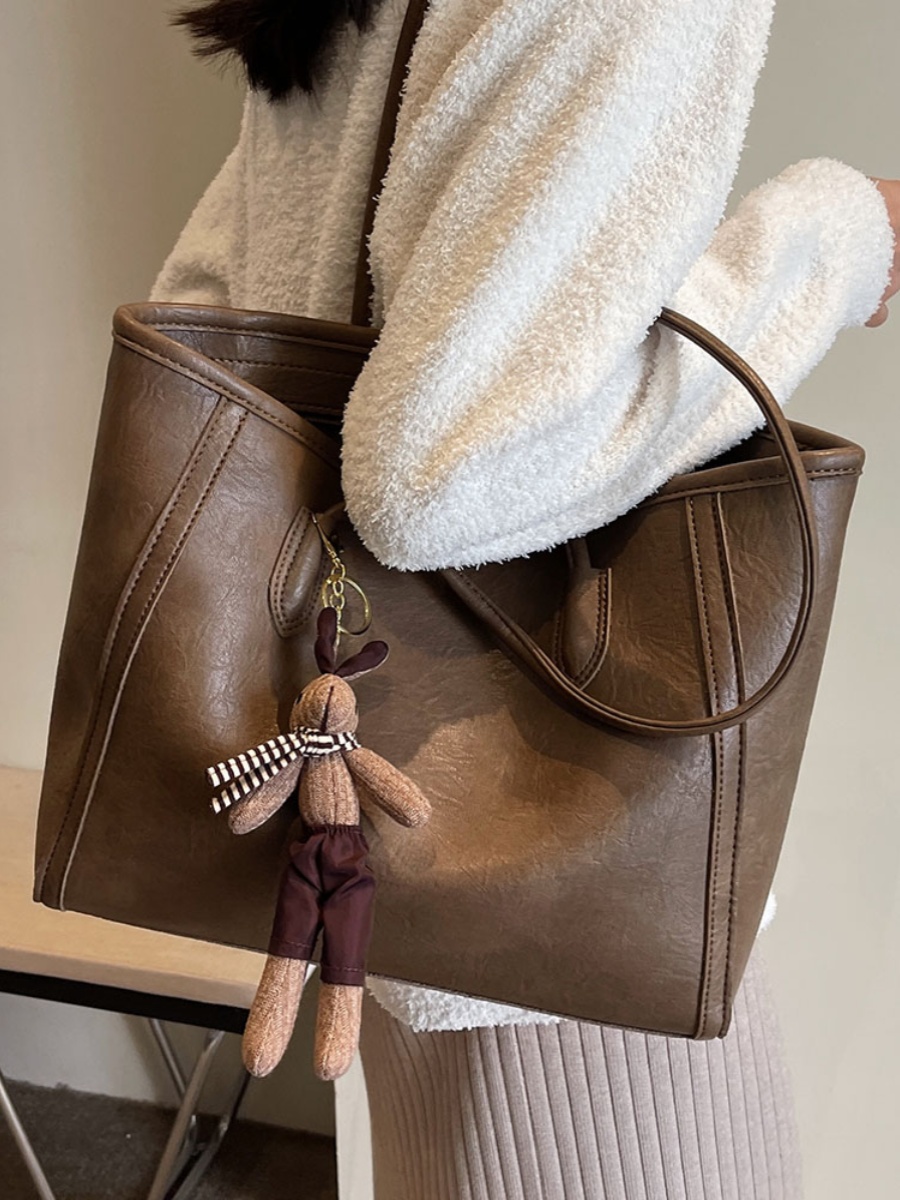 Trendy Large-Capacity Tote Bag for Women - Versatile Shoulder Bag for Autumn/Winter 2025, Fashionable Commuter Style Trendy Large-Capacity Tote Bag for Women - Versatile Shoulder Bag for Autumn/Winter 2025, Fashionable Commuter Style