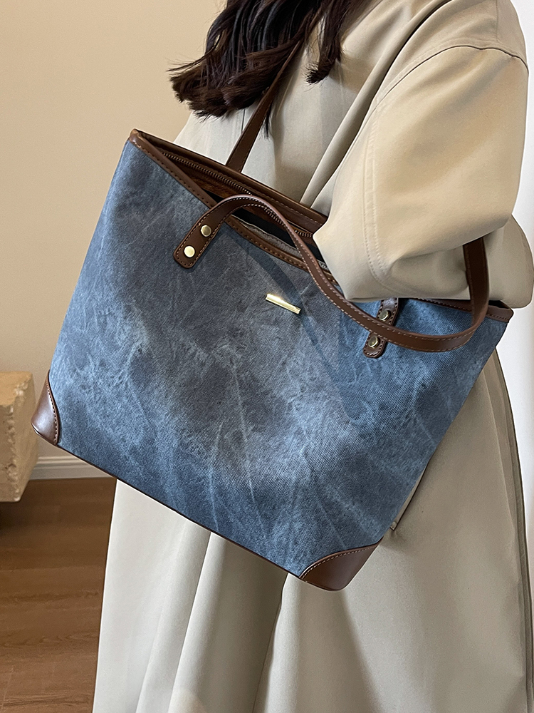 Trendy Large-Capacity Tote Bag for Women, Stylish Commuter Shoulder Bag, Chic 2025 Fashion Essential Trendy Large-Capacity Tote Bag for Women, Stylish Commuter Shoulder Bag, Chic 2025 Fashion Essential