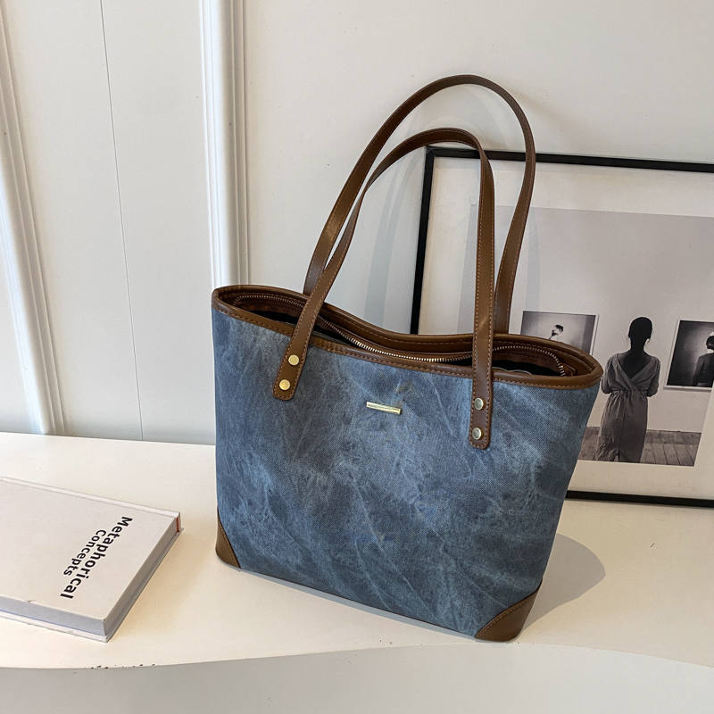 Trendy Large-Capacity Tote Bag for Women, Stylish Commuter Shoulder Bag, Chic 2025 Fashion Essential Trendy Large-Capacity Tote Bag for Women, Stylish Commuter Shoulder Bag, Chic 2025 Fashion Essential