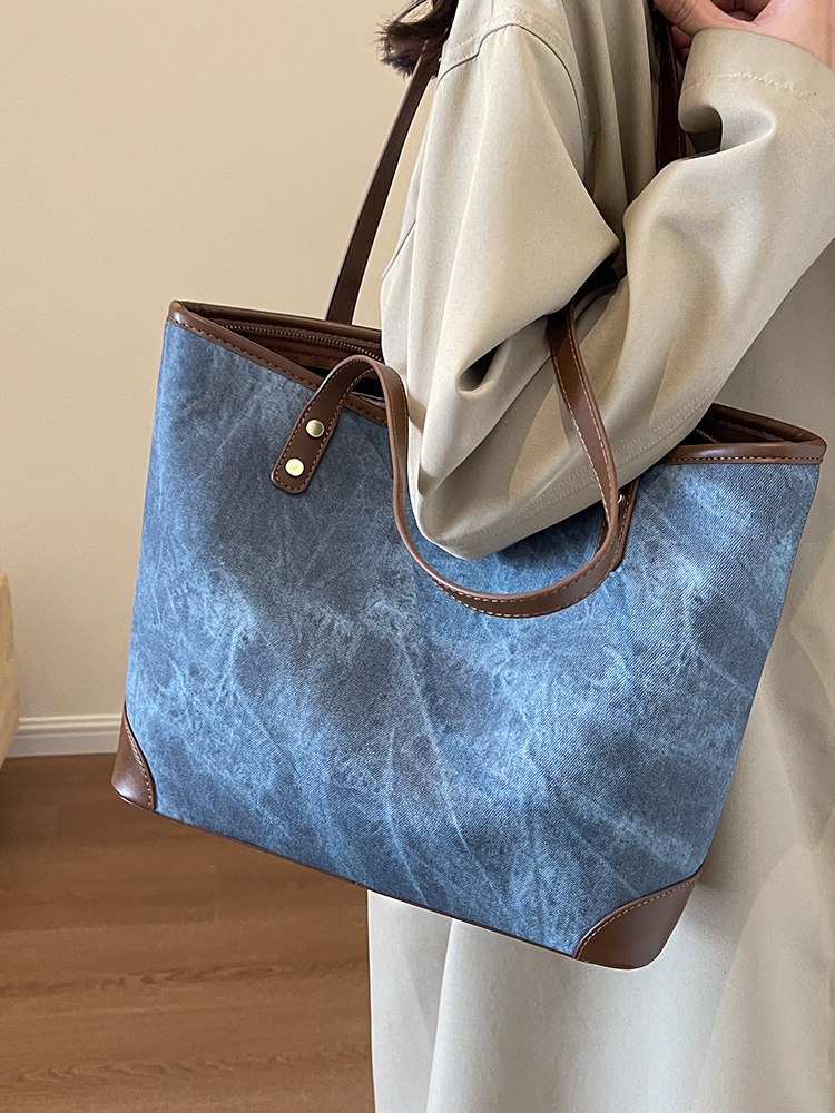 Trendy Large-Capacity Tote Bag for Women, Stylish Commuter Shoulder Bag, Chic 2025 Fashion Essential Trendy Large-Capacity Tote Bag for Women, Stylish Commuter Shoulder Bag, Chic 2025 Fashion Essential