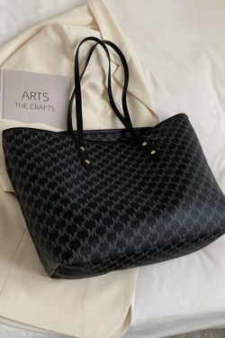 Trendy Large Capacity Women's Shoulder Bag - Versatile Light Luxury Tote for Commuting - 2025 Fashion Must-Have