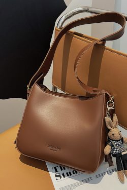 Trendy Large Retro Shoulder Bag for Women - Versatile Crossbody Design for Spring/Summer 2025 Fashion