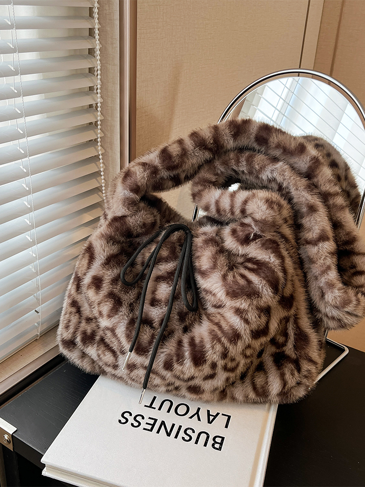 Trendy Leopard Print Fluffy Women's Shoulder Bag, 2025 Summer Large Capacity Tote and Crossbody Bag for Commuting Trendy Leopard Print Fluffy Women's Shoulder Bag, 2025 Summer Large Capacity Tote and Crossbody Bag for Commuting