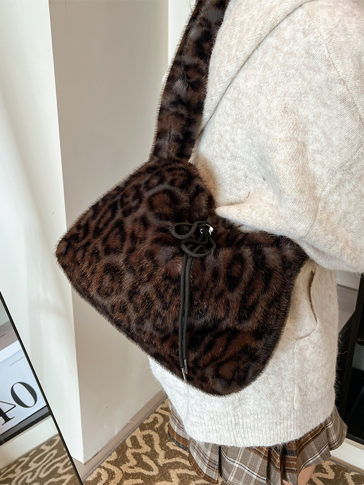 Trendy Leopard Print Fluffy Women's Shoulder Bag, 2025 Summer Large Capacity Tote and Crossbody Bag for Commuting Trendy Leopard Print Fluffy Women's Shoulder Bag, 2025 Summer Large Capacity Tote and Crossbody Bag for Commuting