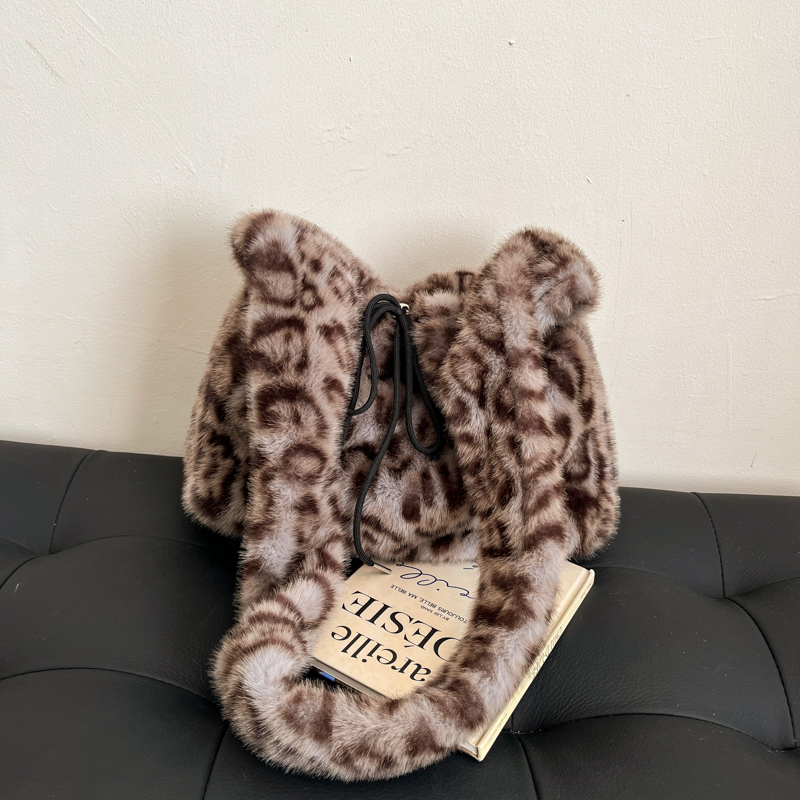 Trendy Leopard Print Fluffy Women's Shoulder Bag, 2025 Summer Large Capacity Tote and Crossbody Bag for Commuting Trendy Leopard Print Fluffy Women's Shoulder Bag, 2025 Summer Large Capacity Tote and Crossbody Bag for Commuting