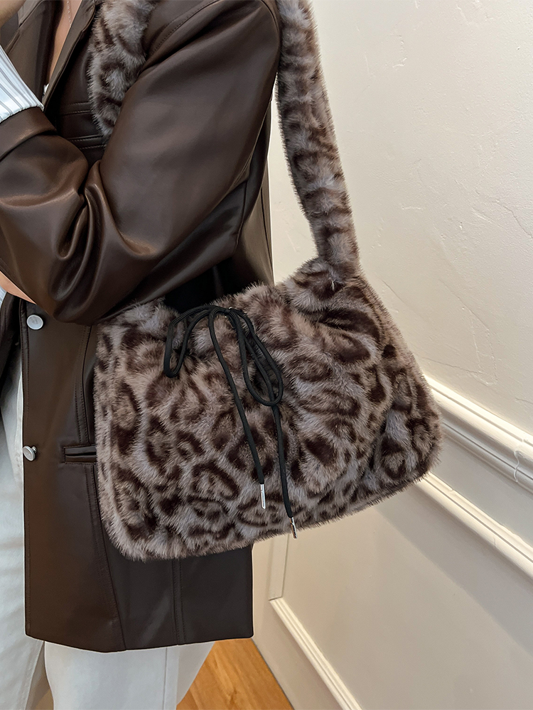 Trendy Leopard Print Fluffy Women's Shoulder Bag, 2025 Summer Large Capacity Tote and Crossbody Bag for Commuting Trendy Leopard Print Fluffy Women's Shoulder Bag, 2025 Summer Large Capacity Tote and Crossbody Bag for Commuting