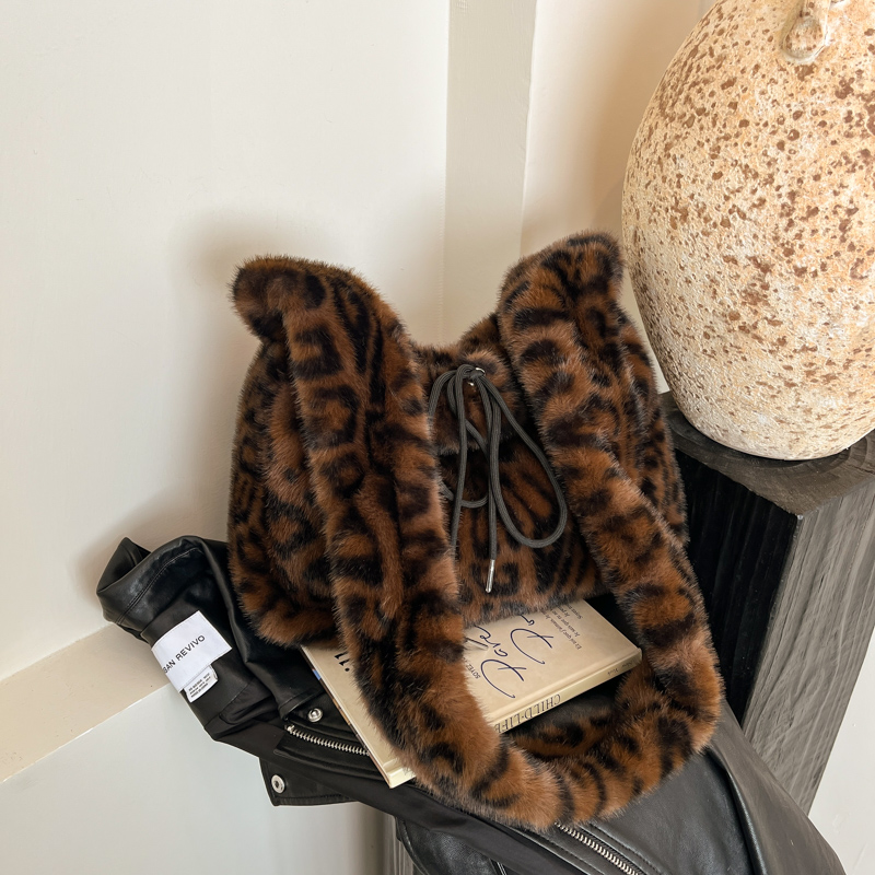 Trendy Leopard Print Fluffy Women's Shoulder Bag, 2025 Summer Large Capacity Tote and Crossbody Bag for Commuting Trendy Leopard Print Fluffy Women's Shoulder Bag, 2025 Summer Large Capacity Tote and Crossbody Bag for Commuting