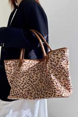 Trendy Leopard Print Tote Bag for Women - Retro Large Capacity Shoulder Handbag for 2025 Style