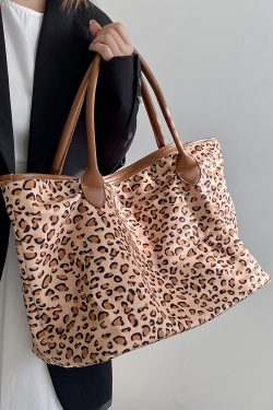 Trendy Leopard Print Tote Bag for Women - Retro Large Capacity Shoulder Handbag for 2025 Style