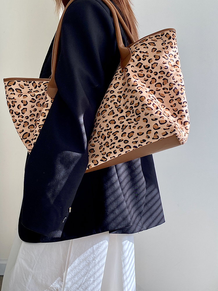 Trendy Leopard Print Tote Bag for Women - Retro Large Capacity Shoulder Handbag for 2025 Style Trendy Leopard Print Tote Bag for Women - Retro Large Capacity Shoulder Handbag for 2025 Style