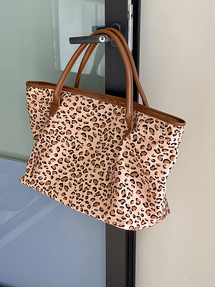 Trendy Leopard Print Tote Bag for Women - Retro Large Capacity Shoulder Handbag for 2025 Style Trendy Leopard Print Tote Bag for Women - Retro Large Capacity Shoulder Handbag for 2025 Style