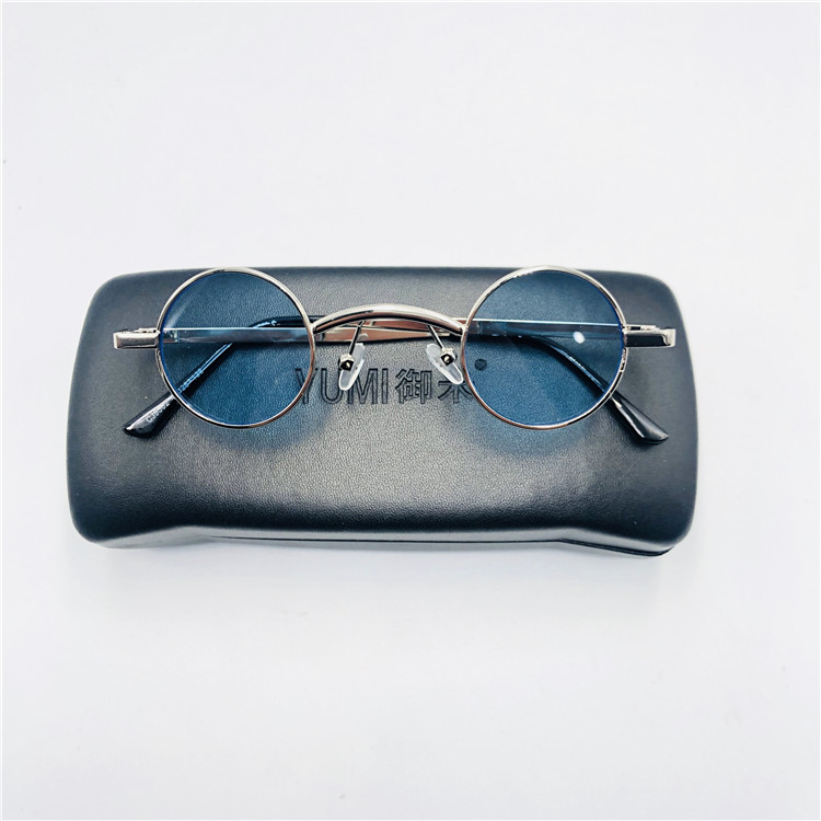 Trendy Men's Punk Ultra-Small Round Frame Sunglasses, Y2K Inspired, Worn by Celebrities, Retro Fashion Statement Glasses Trendy Men's Punk Ultra-Small Round Frame Sunglasses, Y2K Inspired, Worn by Celebrities, Retro Fashion Statement Glasses